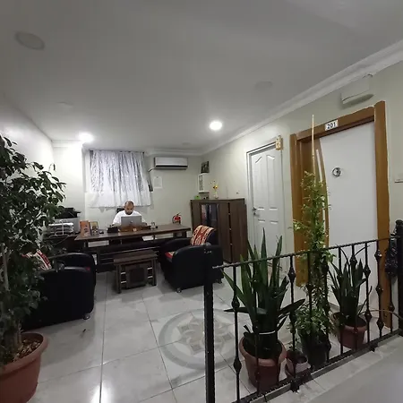 Ξενοδοχείο με διαμερίσματα Avsin 2*